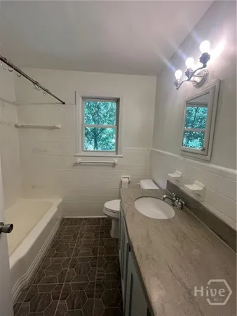 $1,800 | 32 Pine Drive, Savannah, GA 31405