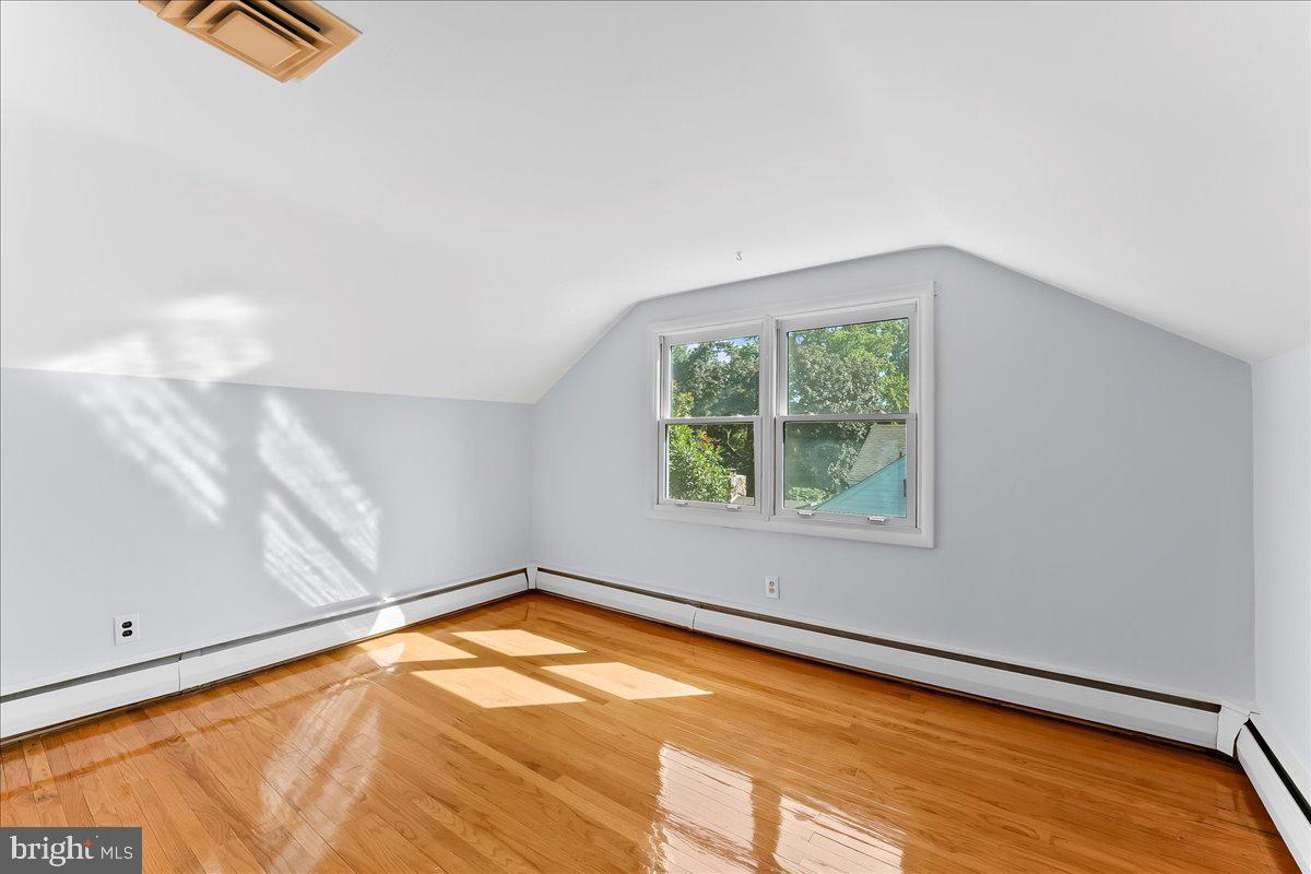 200 North State Road Springfield, PA 19064 - Photo 20 of 46 an empty room with windows