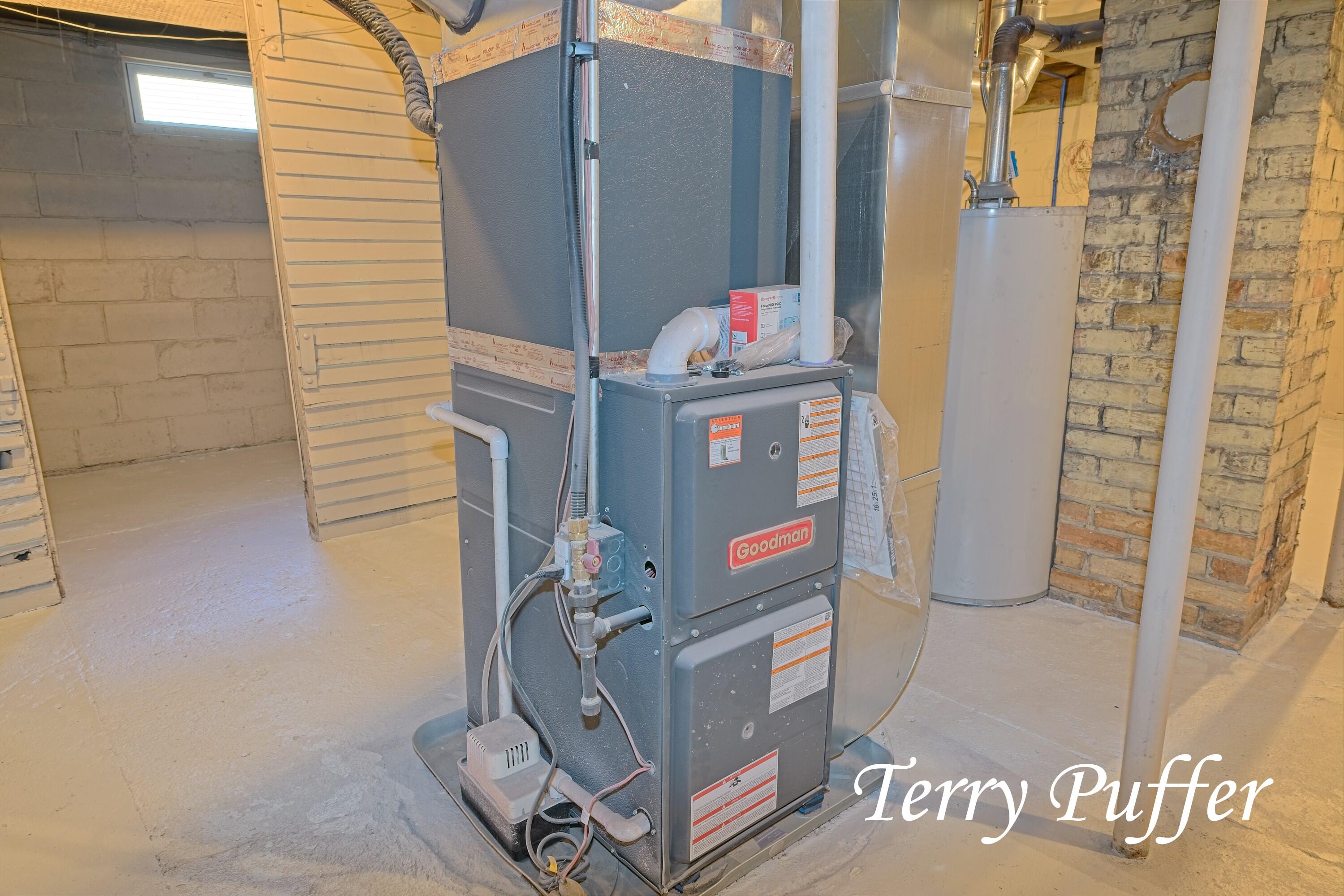 1707 Division Street Muskegon, MI 49441 - Photo 27 of 35 IMG_7939_HDR