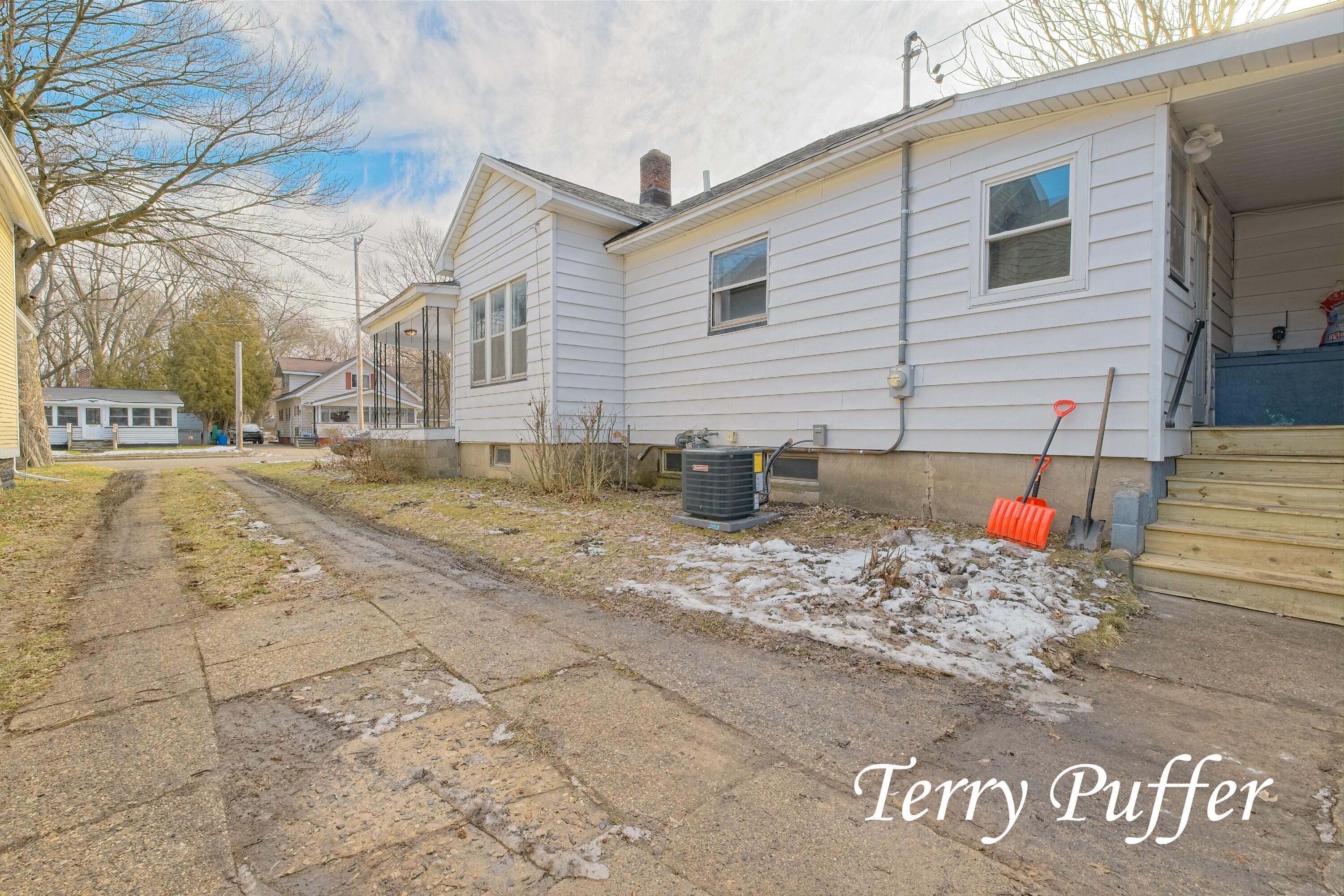 1707 Division Street Muskegon, MI 49441 - Photo 31 of 35 IMG_7959_HDR