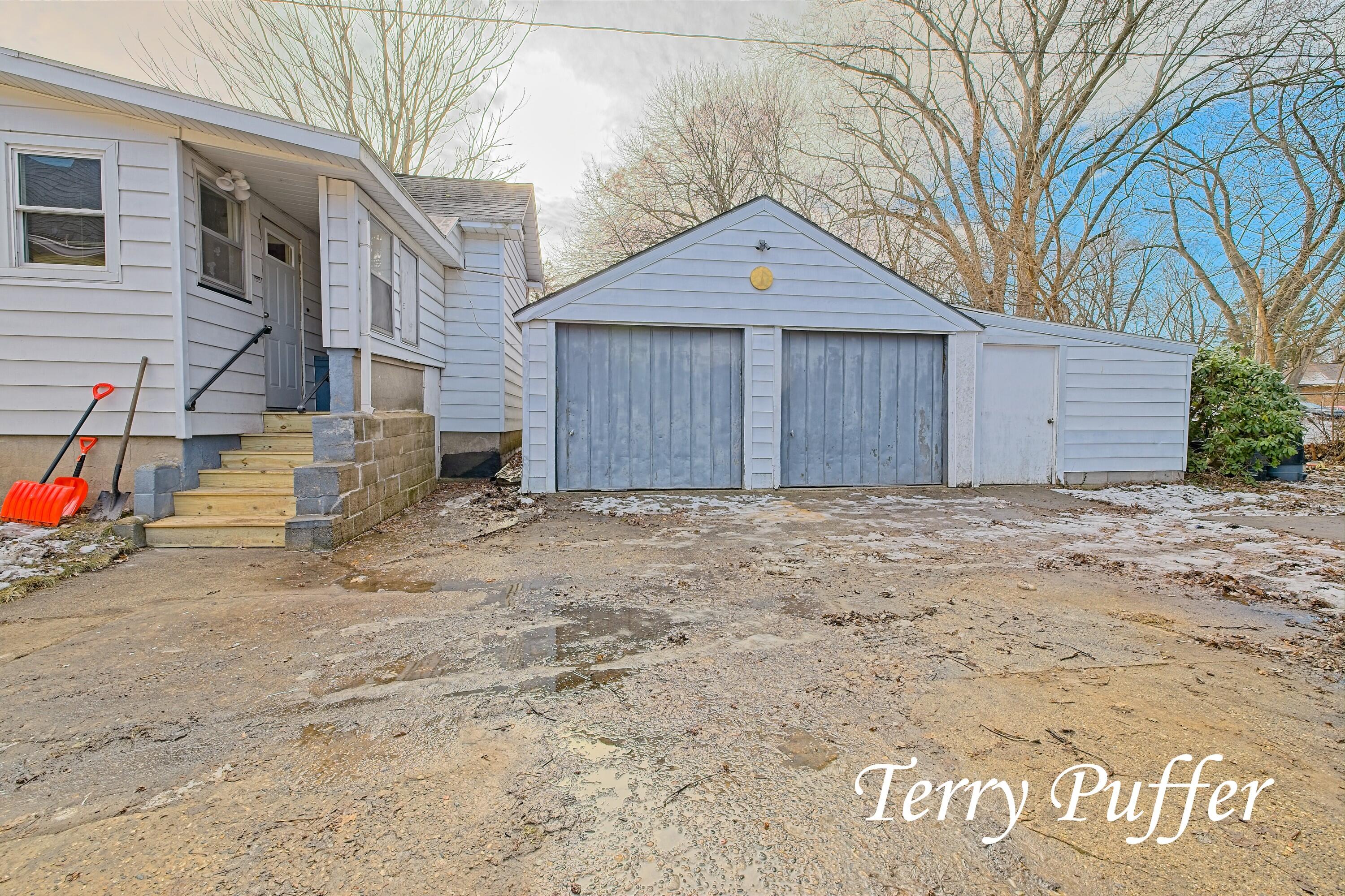 1707 Division Street Muskegon, MI 49441 - Photo 33 of 35 IMG_7947_HDR