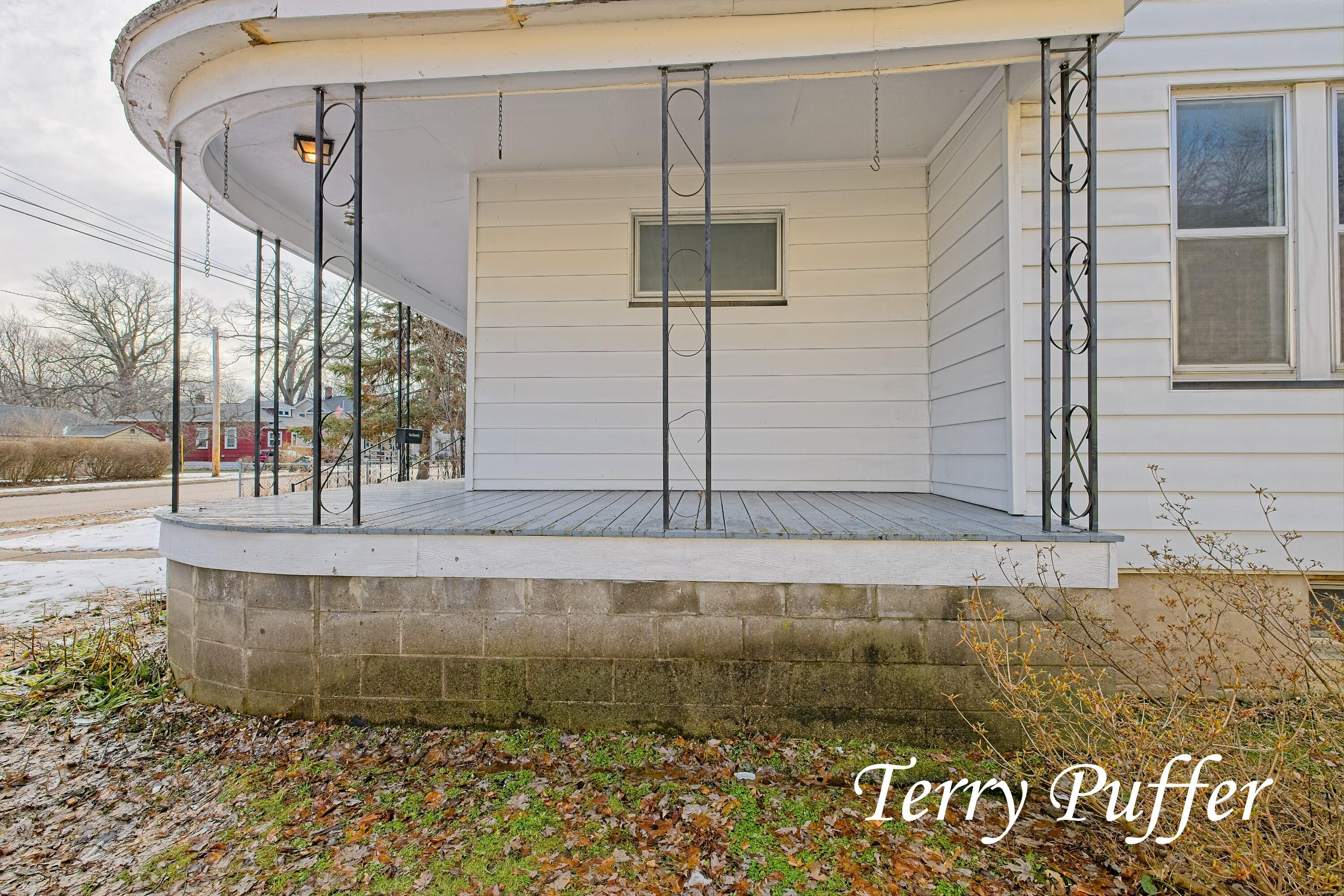 1707 Division Street Muskegon, MI 49441 - Photo 4 of 35 IMG_7963_HDR