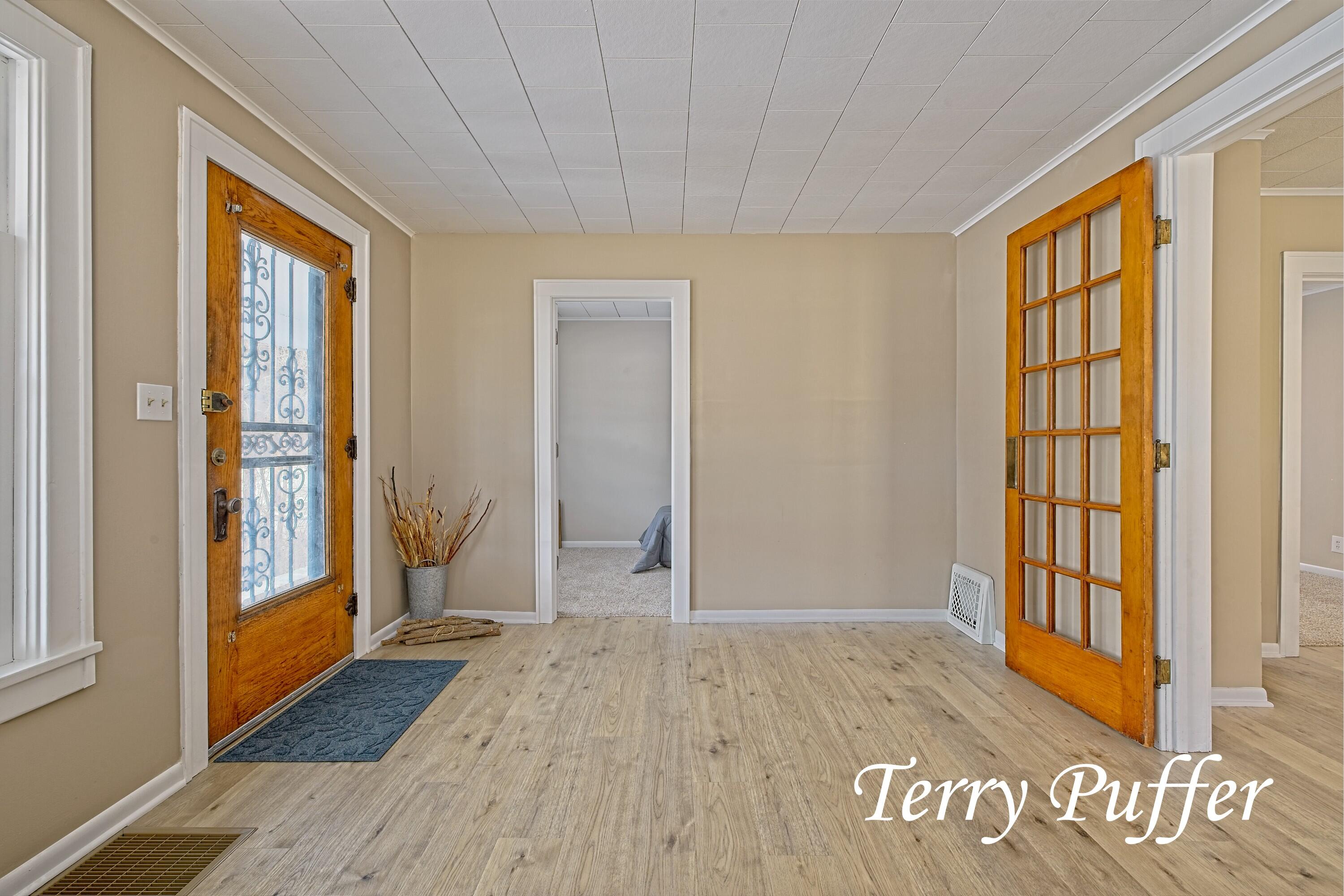 1707 Division Street Muskegon, MI 49441 - Photo 6 of 35 IMG_7879_HDR