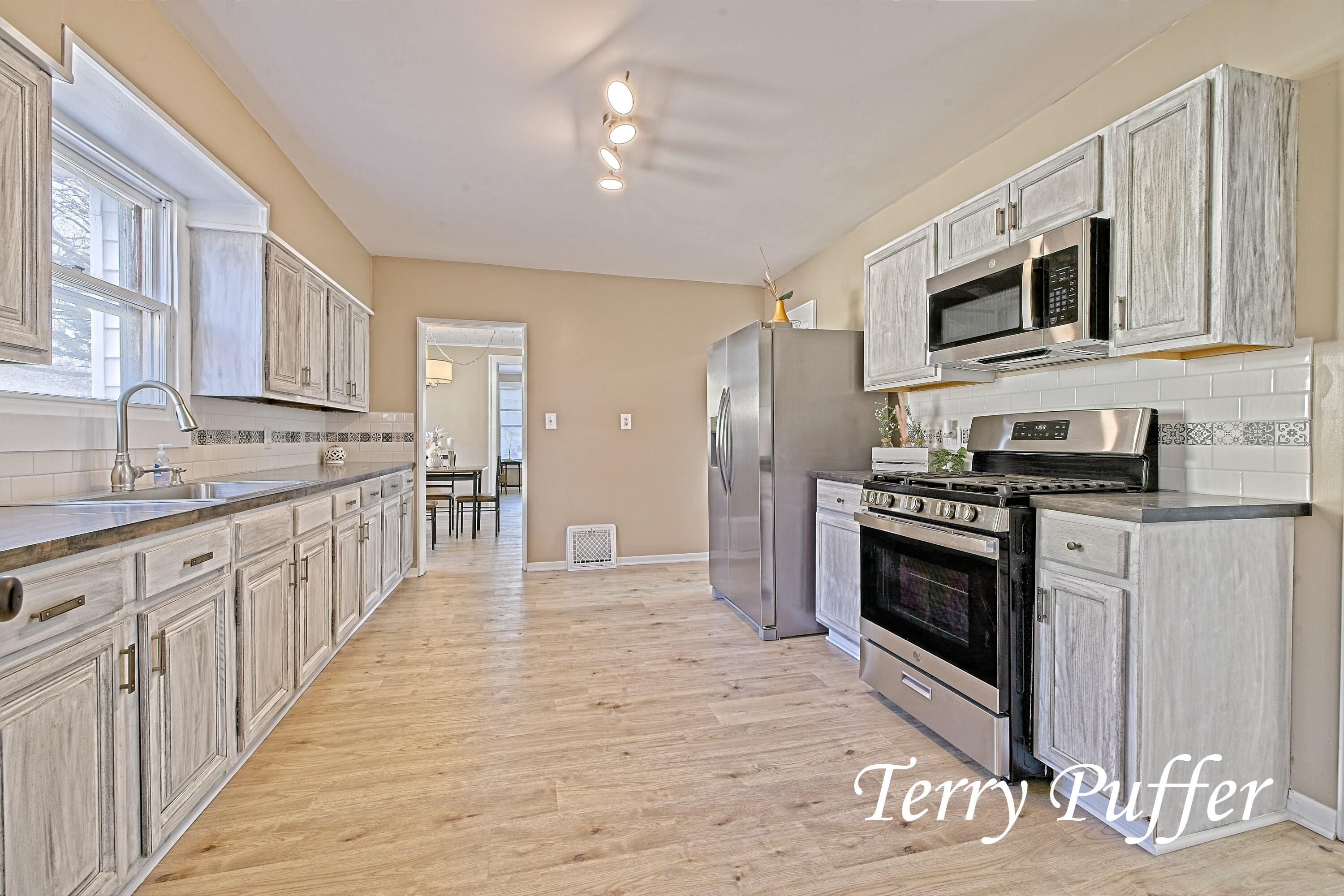 1707 Division Street Muskegon, MI 49441 - Photo 8 of 35 IMG_7723_HDR