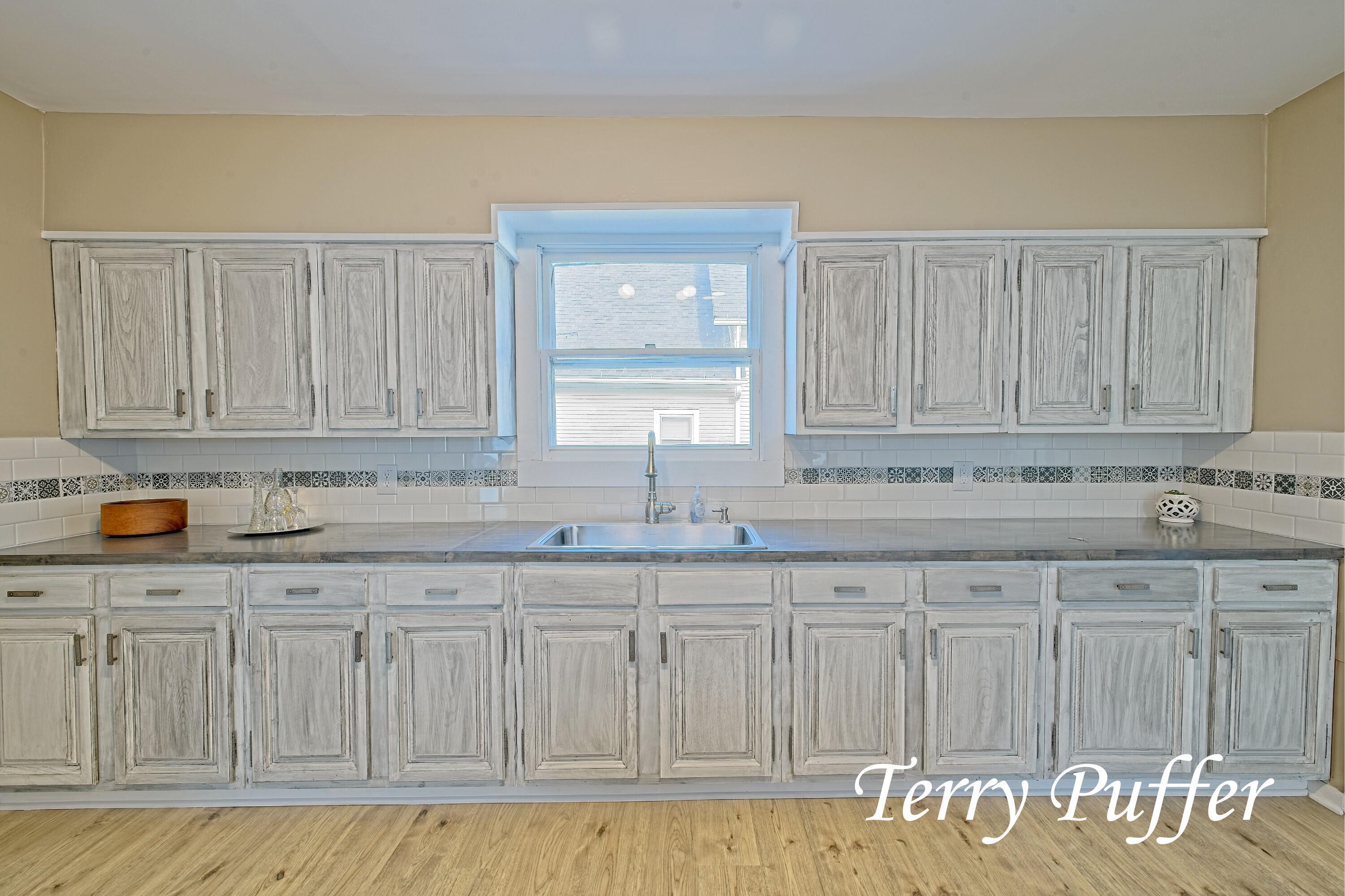 1707 Division Street Muskegon, MI 49441 - Photo 9 of 35 IMG_7731_HDR