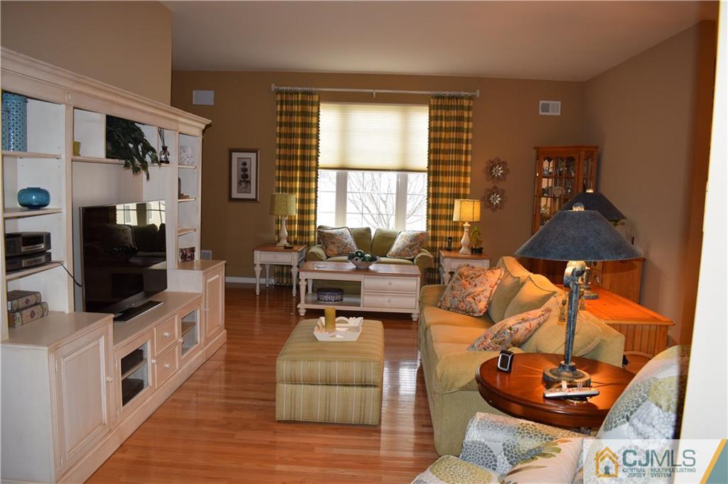 32 Tamarack Road Monroe Township, NJ 08831 - Photo 3 of 25 Gallery Image 3