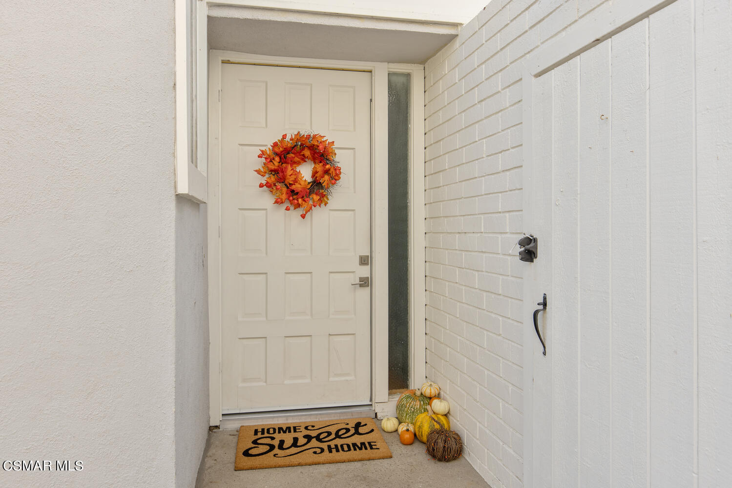 1657 Dockside Lane Camarillo, CA 93010 - Photo 2 of 22 a bathroom with a shower
