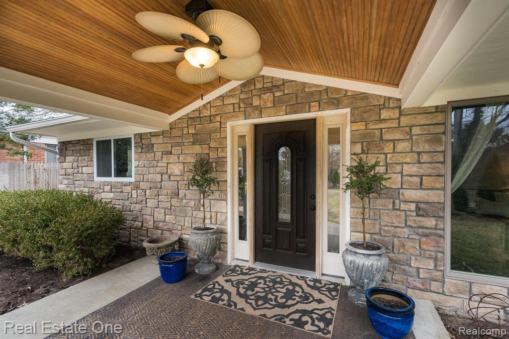 697 Romeo Road Rochester, MI 48307 - Photo 2 of 22