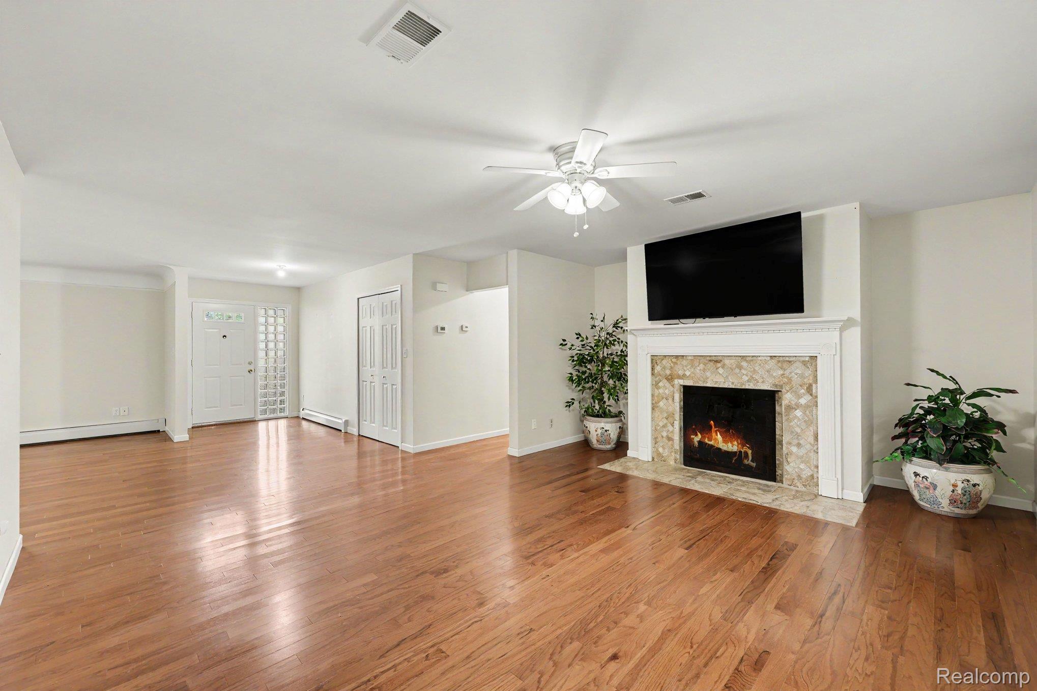 3750 Beach Road Troy, MI 48084 - Photo 6 of 27 007_file_6543.jpg