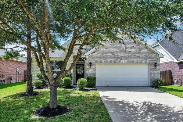 a front view of house with yard