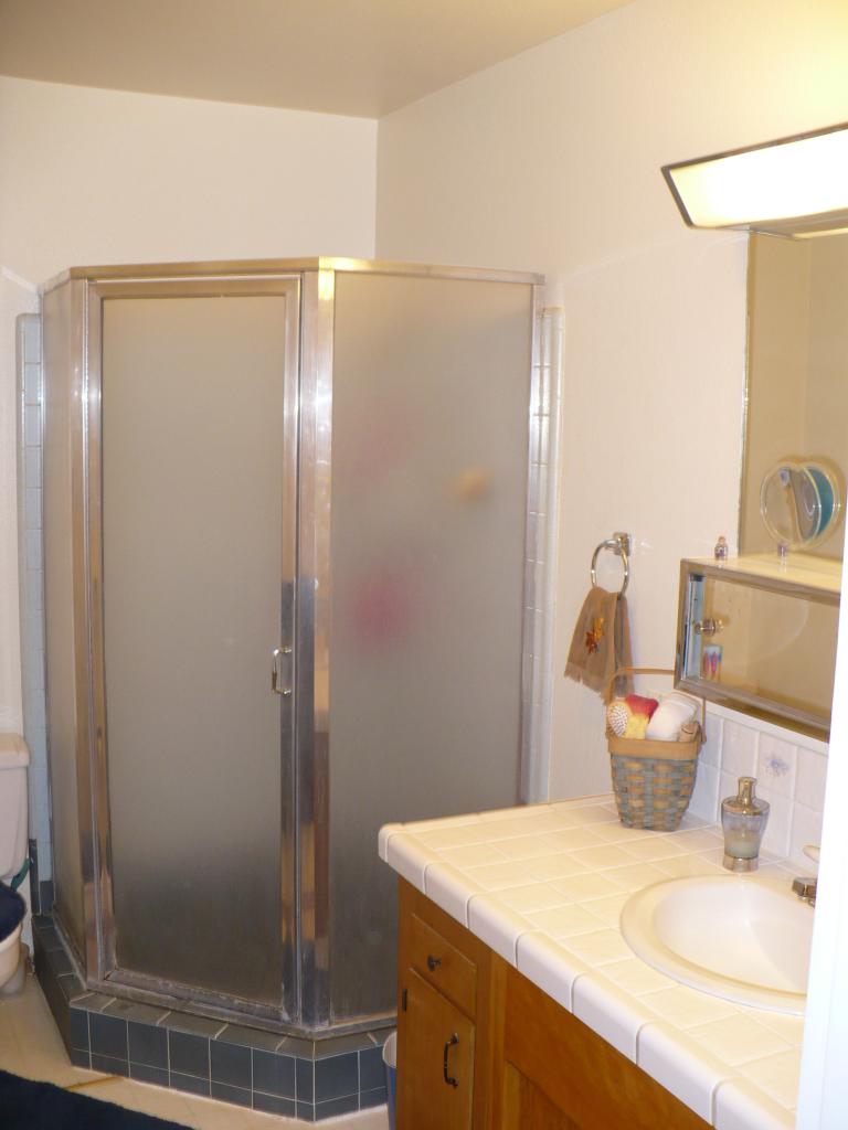 21334 Dersch Road Anderson, CA 96007 - Photo 11 of 24 a bathroom with a sink and mirror