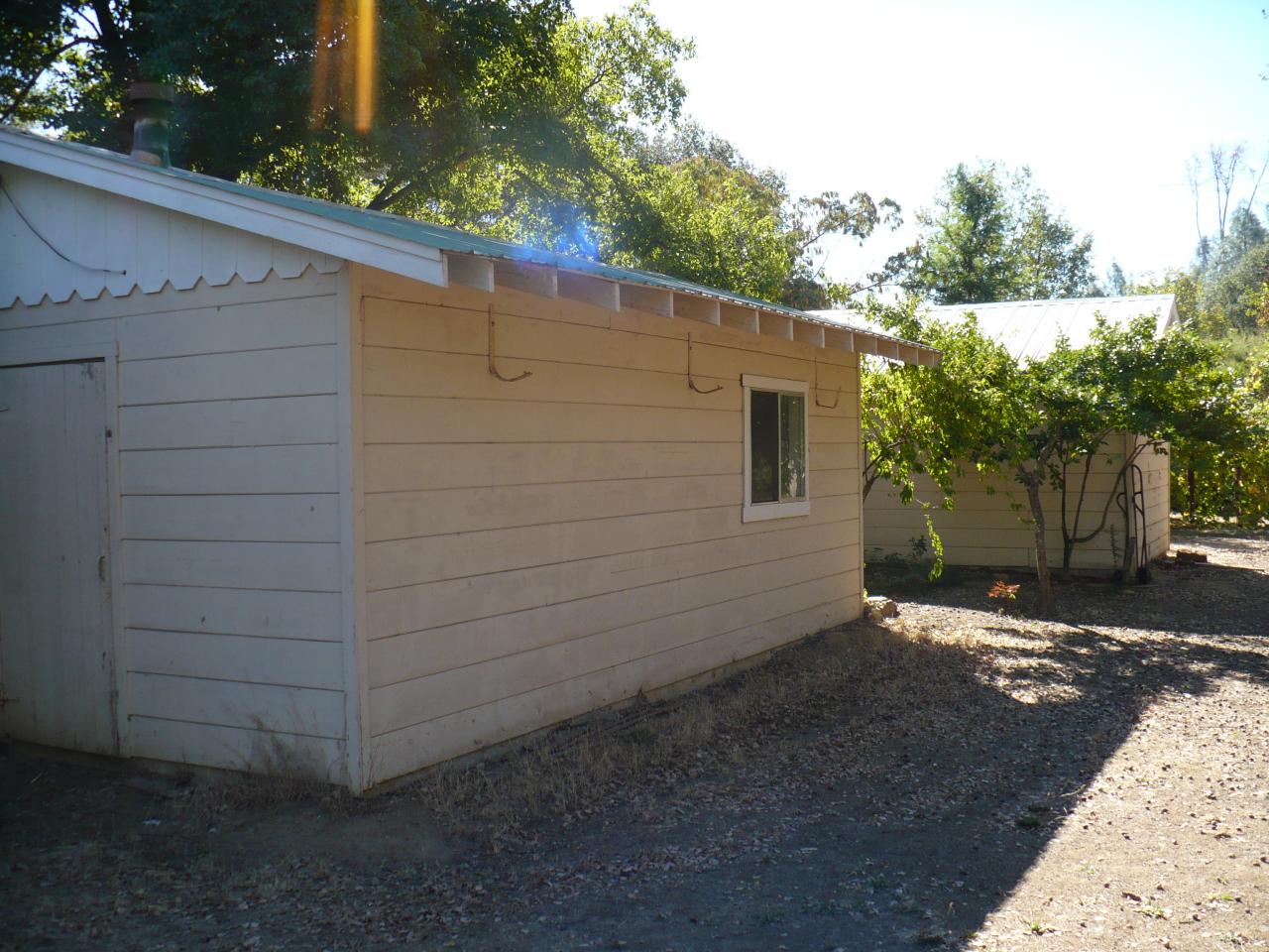 21334 Dersch Road Anderson, CA 96007 - Photo 19 of 24 a backyard of a house