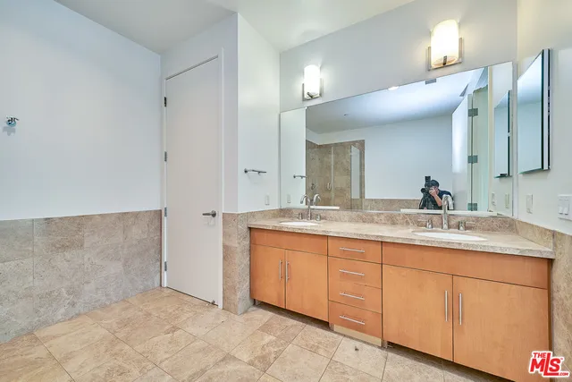 $3,900 | 3223 West 6th Street, Unit 606, Los Angeles, CA 90020