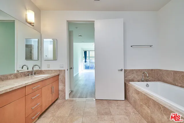 $3,900 | 3223 West 6th Street, Unit 606, Los Angeles, CA 90020