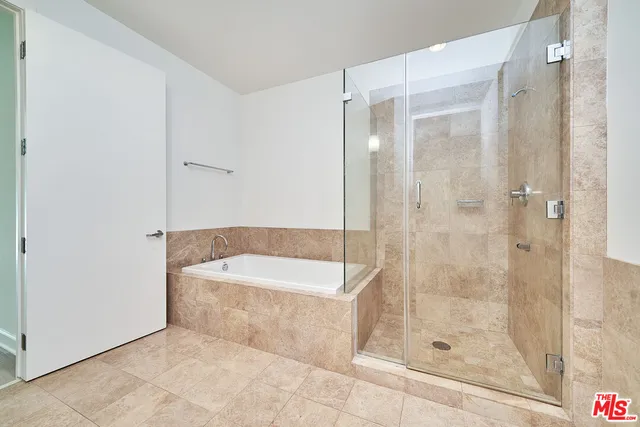 $3,900 | 3223 West 6th Street, Unit 606, Los Angeles, CA 90020