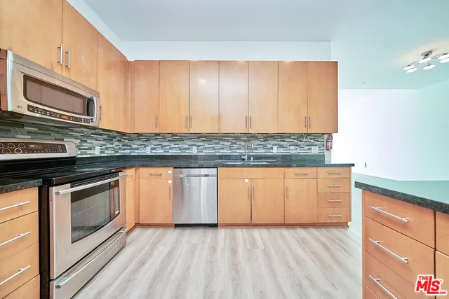 $3,900 | 3223 West 6th Street, Unit 606, Los Angeles, CA 90020