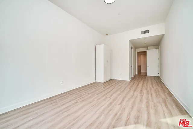 $3,900 | 3223 West 6th Street, Unit 606, Los Angeles, CA 90020