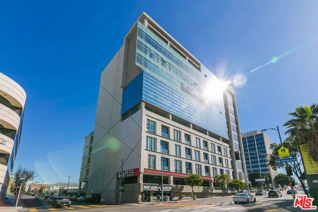 $3,900 | 3223 West 6th Street, Unit 606, Los Angeles, CA 90020