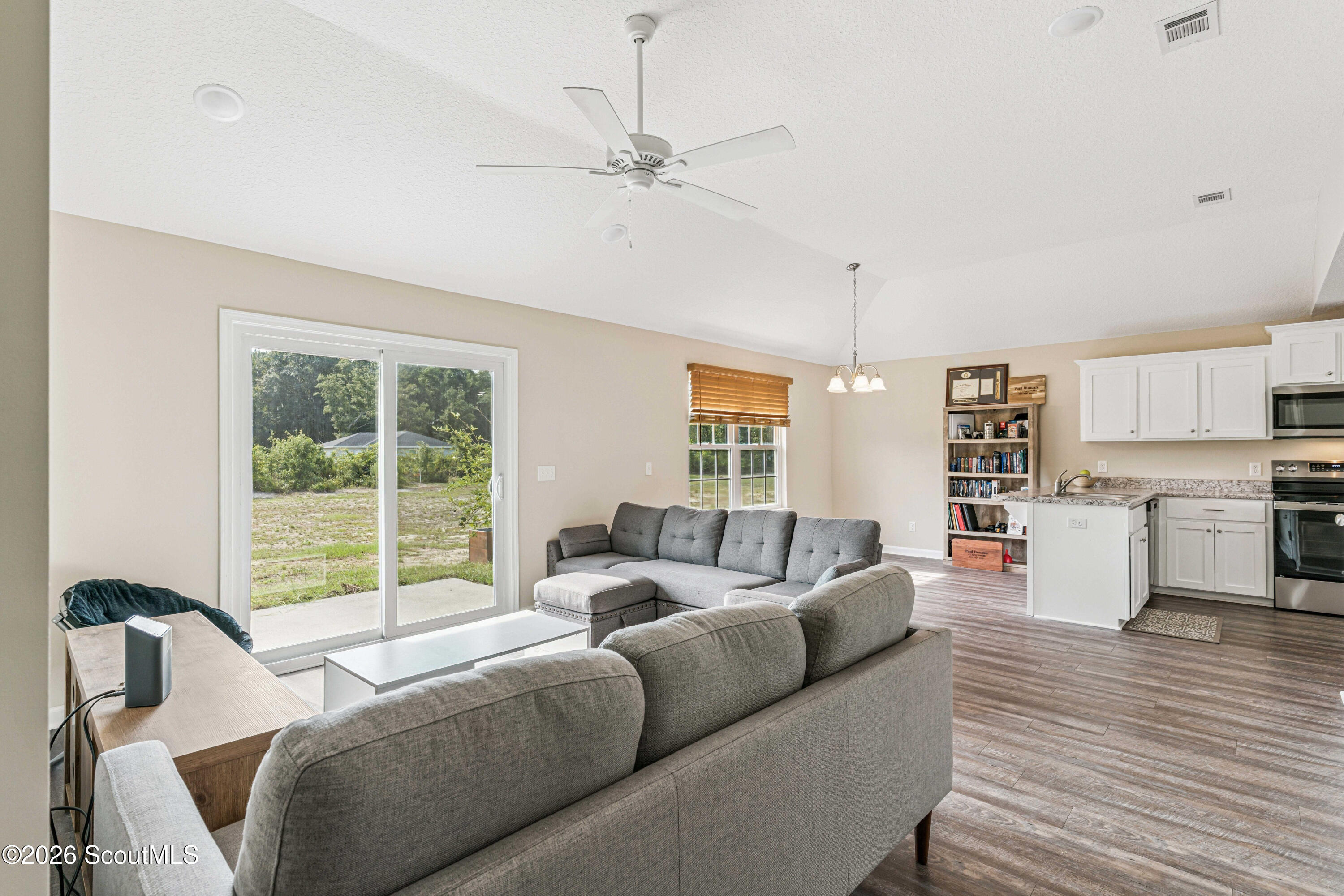 1074 Spring Grove Road Jesup, GA 31545 - Photo 8 of 27 DSC06403