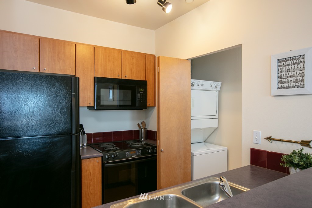 668 South Lane Street, Unit 603 Seattle, WA 98104 - Photo 9 of 16