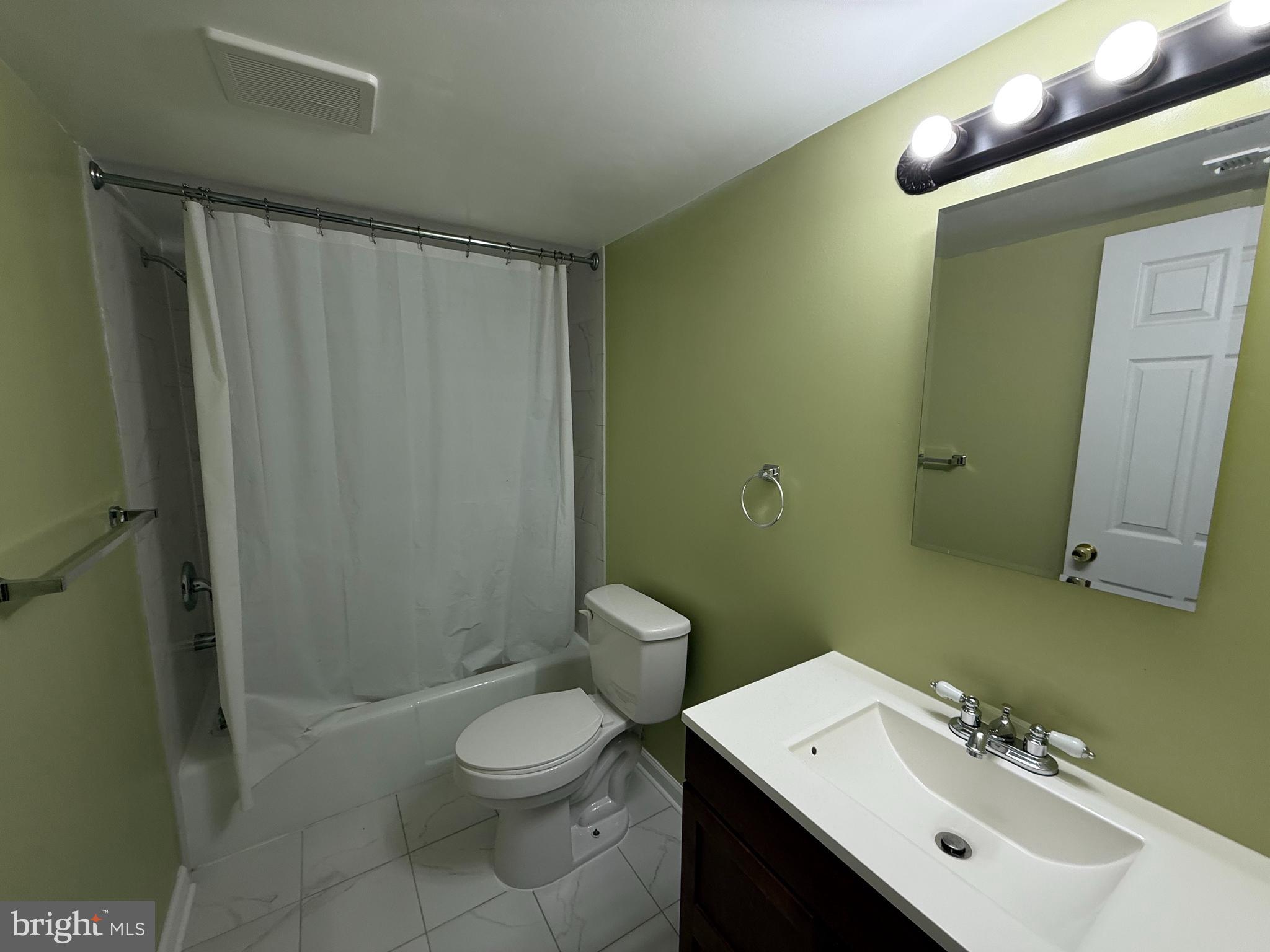 1403 Northgate Square, Unit 12B Reston, VA 20190 - Photo 13 of 16 a bathroom with a toilet a sink and mirror