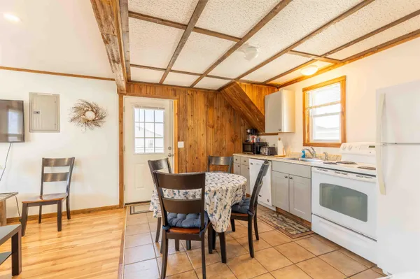 $1,200,000 | 19 F Street, Hampton, NH 03842