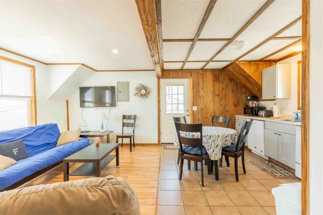 $1,200,000 | 19 F Street, Hampton, NH 03842