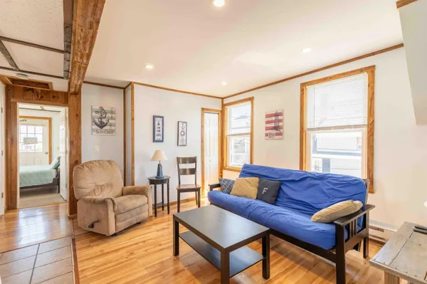 $1,200,000 | 19 F Street, Hampton, NH 03842