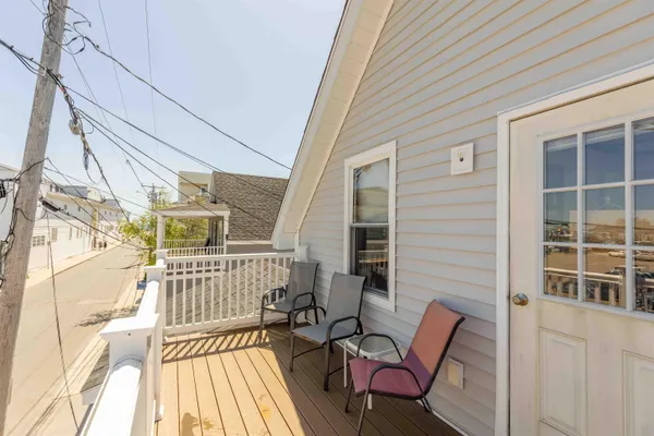 $1,200,000 | 19 F Street, Hampton, NH 03842