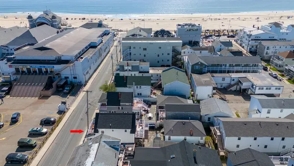 $1,200,000 | 19 F Street, Hampton, NH 03842