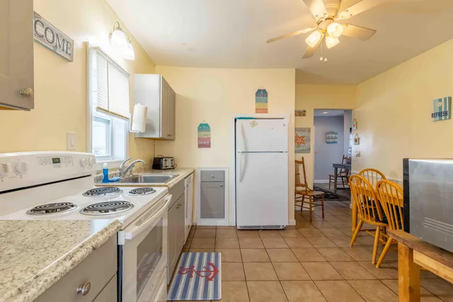 $1,200,000 | 19 F Street, Hampton, NH 03842