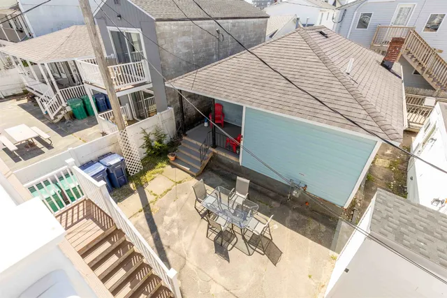 $1,200,000 | 19 F Street, Hampton, NH 03842