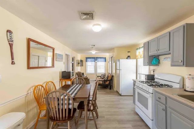 $1,200,000 | 19 F Street, Hampton, NH 03842