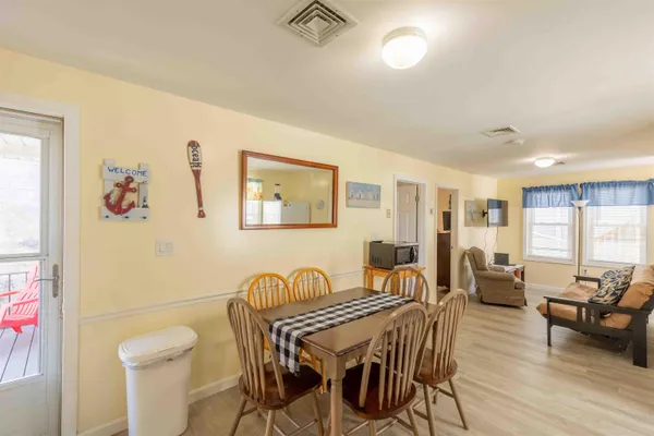 $1,200,000 | 19 F Street, Hampton, NH 03842