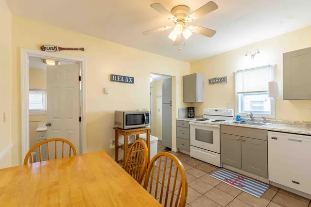 $1,200,000 | 19 F Street, Hampton, NH 03842