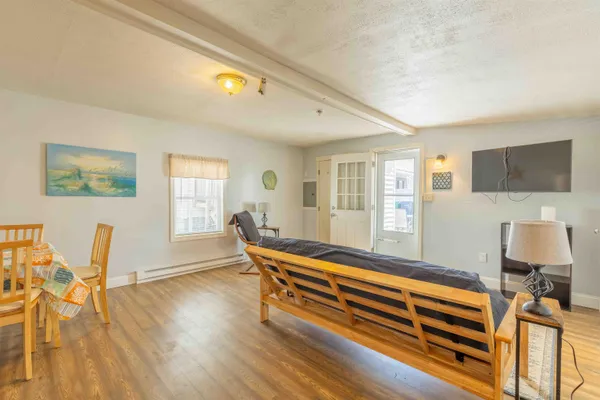 $1,200,000 | 19 F Street, Hampton, NH 03842