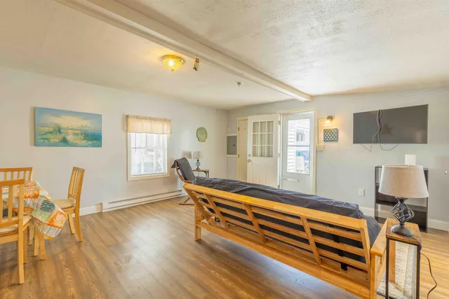 $1,200,000 | 19 F Street, Hampton, NH 03842