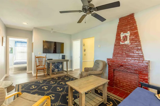 $1,200,000 | 19 F Street, Hampton, NH 03842