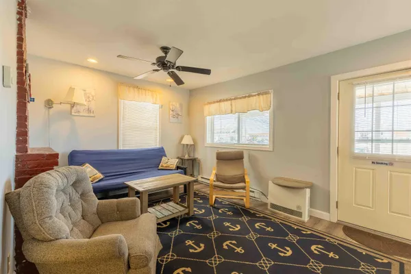 $1,200,000 | 19 F Street, Hampton, NH 03842