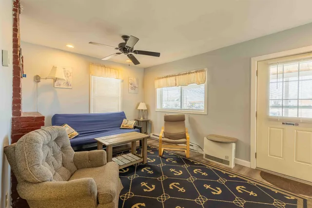 $1,200,000 | 19 F Street, Hampton, NH 03842