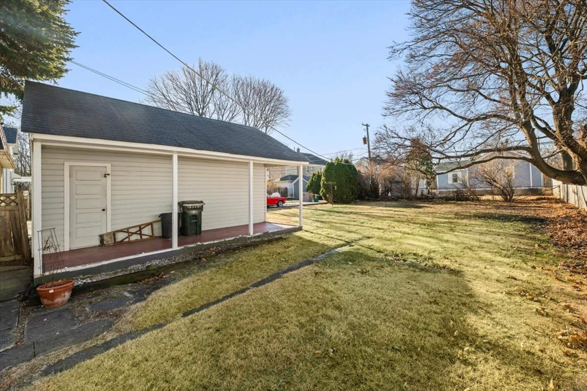 1206 Griffith Road Lake Forest, IL 60045 - Photo 16 of 16 a view of a house with a yard