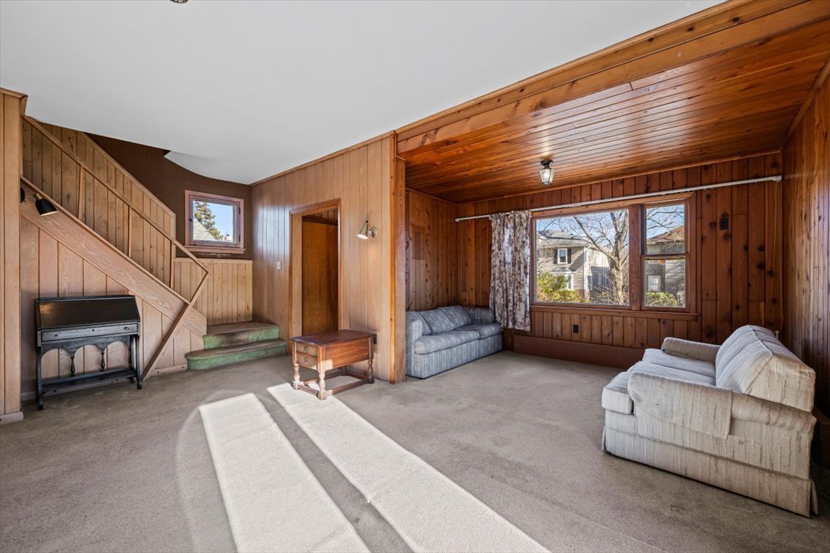1206 Griffith Road Lake Forest, IL 60045 - Photo 2 of 16 a living room with furniture gym equipment and a large window