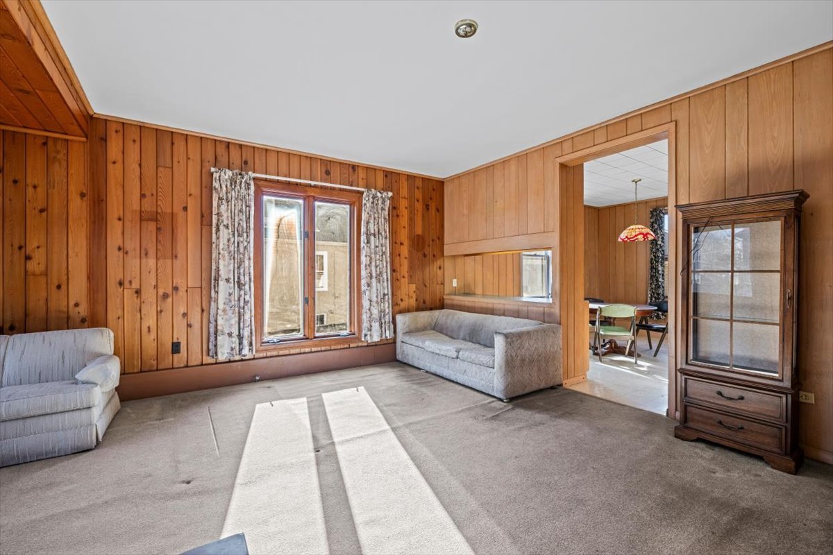 1206 Griffith Road Lake Forest, IL 60045 - Photo 4 of 16 a living room with furniture and a window