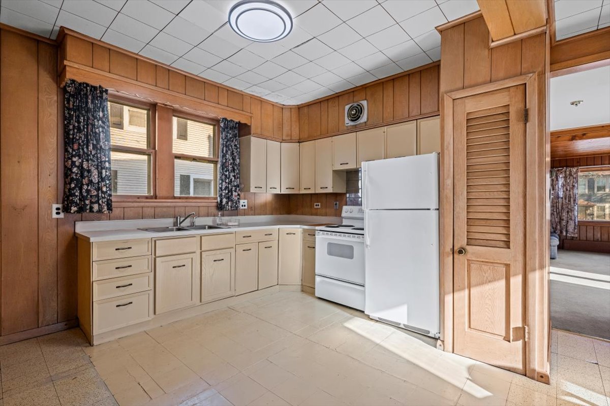 1206 Griffith Road Lake Forest, IL 60045 - Photo 7 of 16 a kitchen with cabinets stainless steel appliances and window