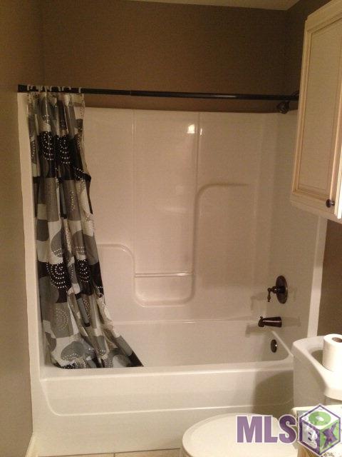 144 Landmark Drive Raceland, LA 70394 - Photo 4 of 10 Bathroom 1