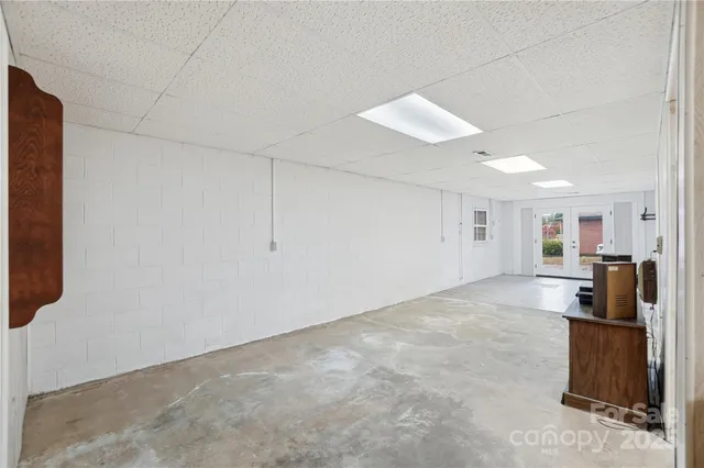 a view of a big room with closet area