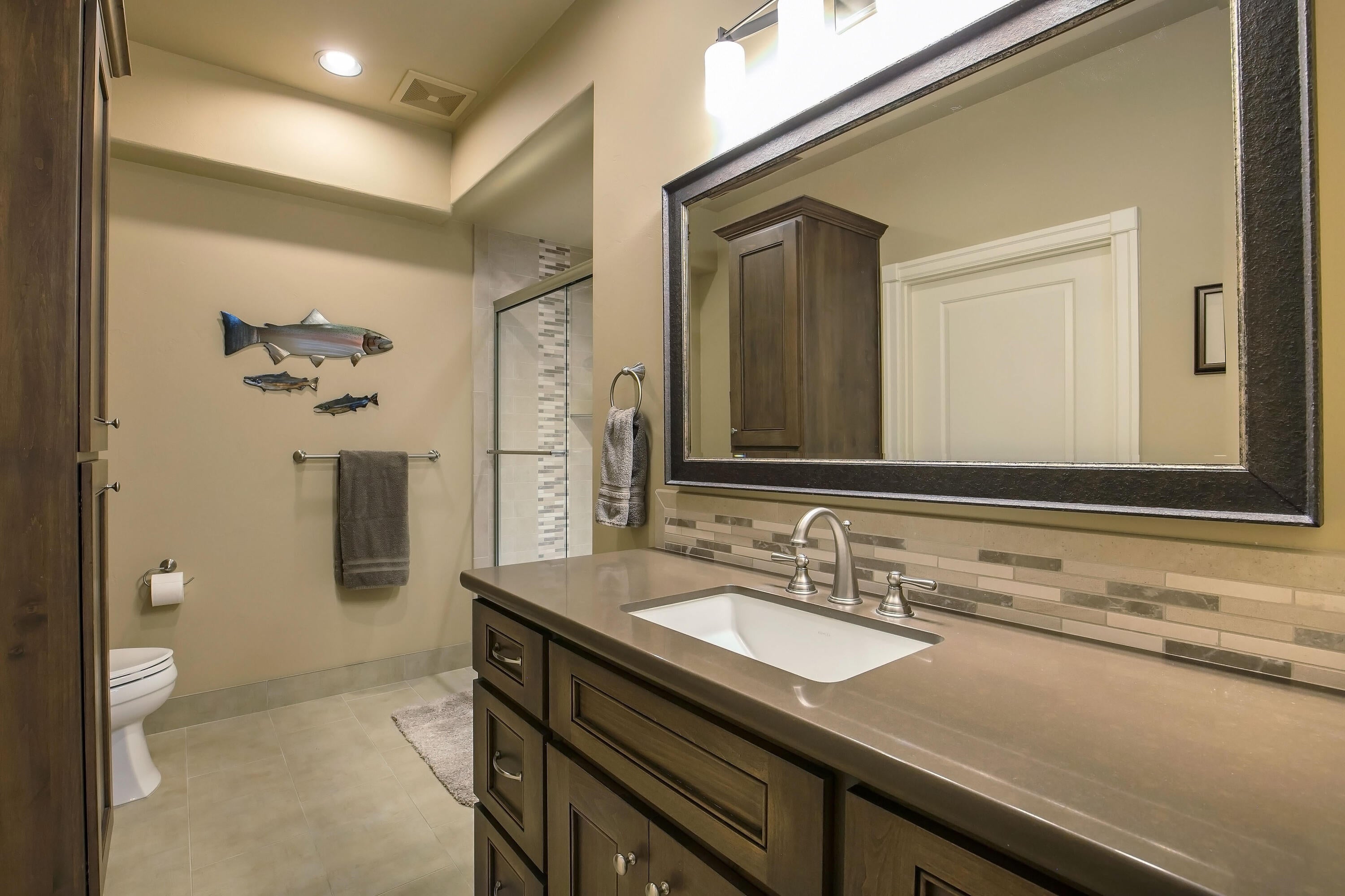 69015 Hurtley Ranch Road Sisters, OR 97759 - Photo 46 of 88 Guest bath with radiant floor heat, walk-in tiled shower and quartz countertops