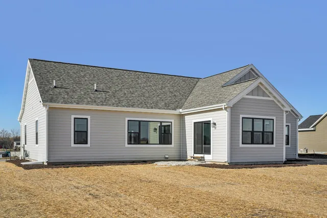 $734,900 | 9902 North Migratory Lane, Mequon, WI 53097