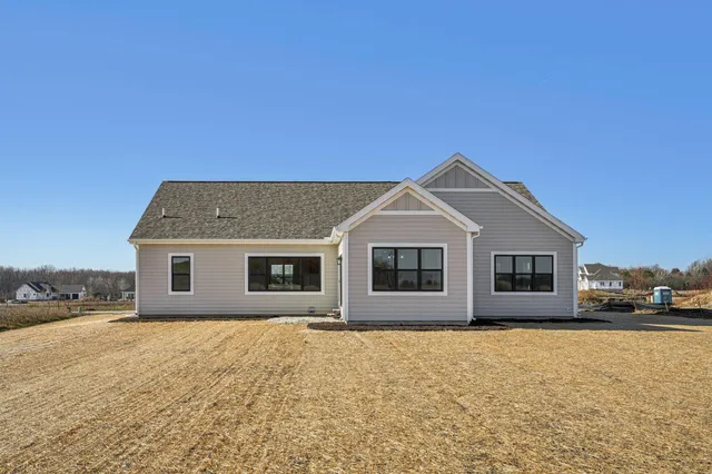 $734,900 | 9902 North Migratory Lane, Mequon, WI 53097