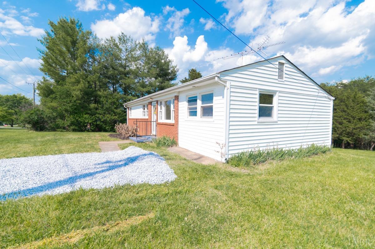 3437 Wards Road Altavista, VA 24517 - Photo 3 of 26 Gallery Image 3